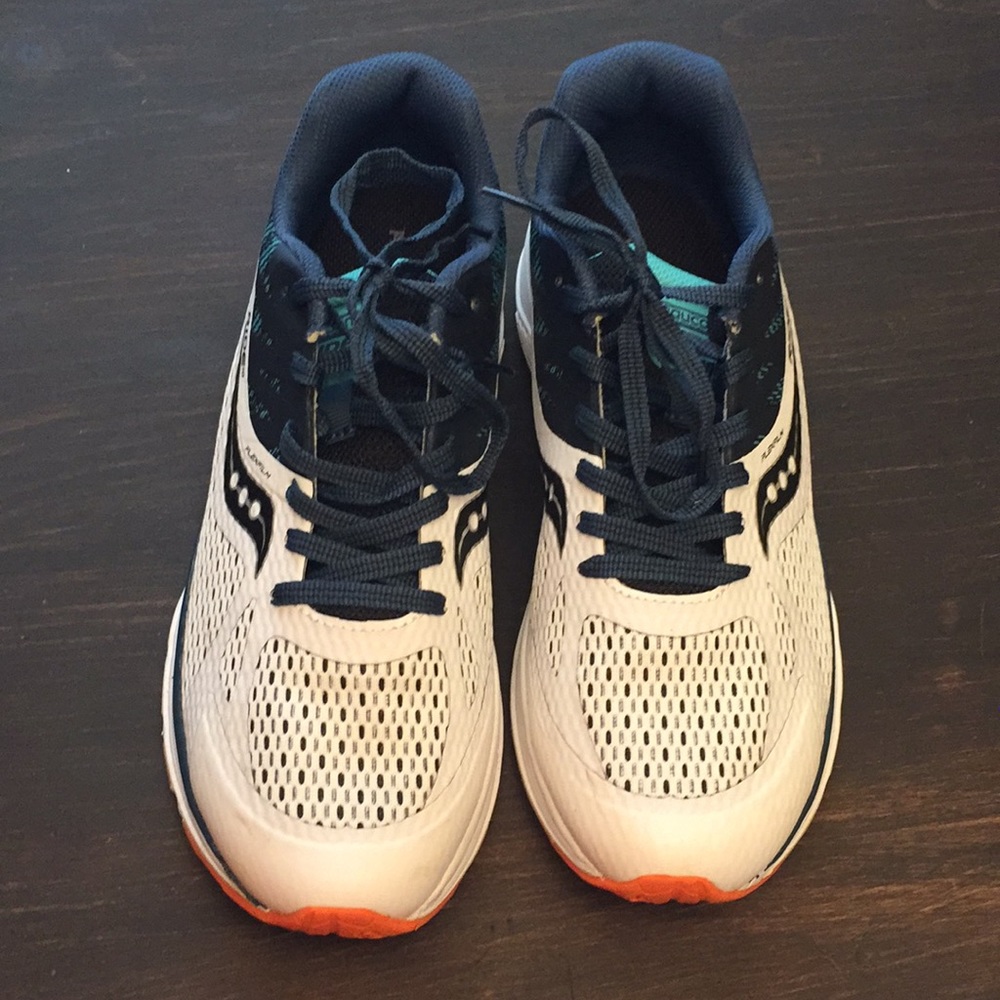 Boys Saucony  Ride 10 Sneakers size 4.5